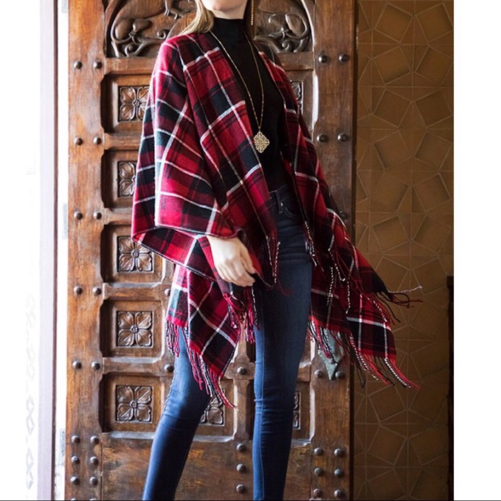 CLEARANCE-FIRM‼️Wrap Me Up Ruana-Red/Black Plaid